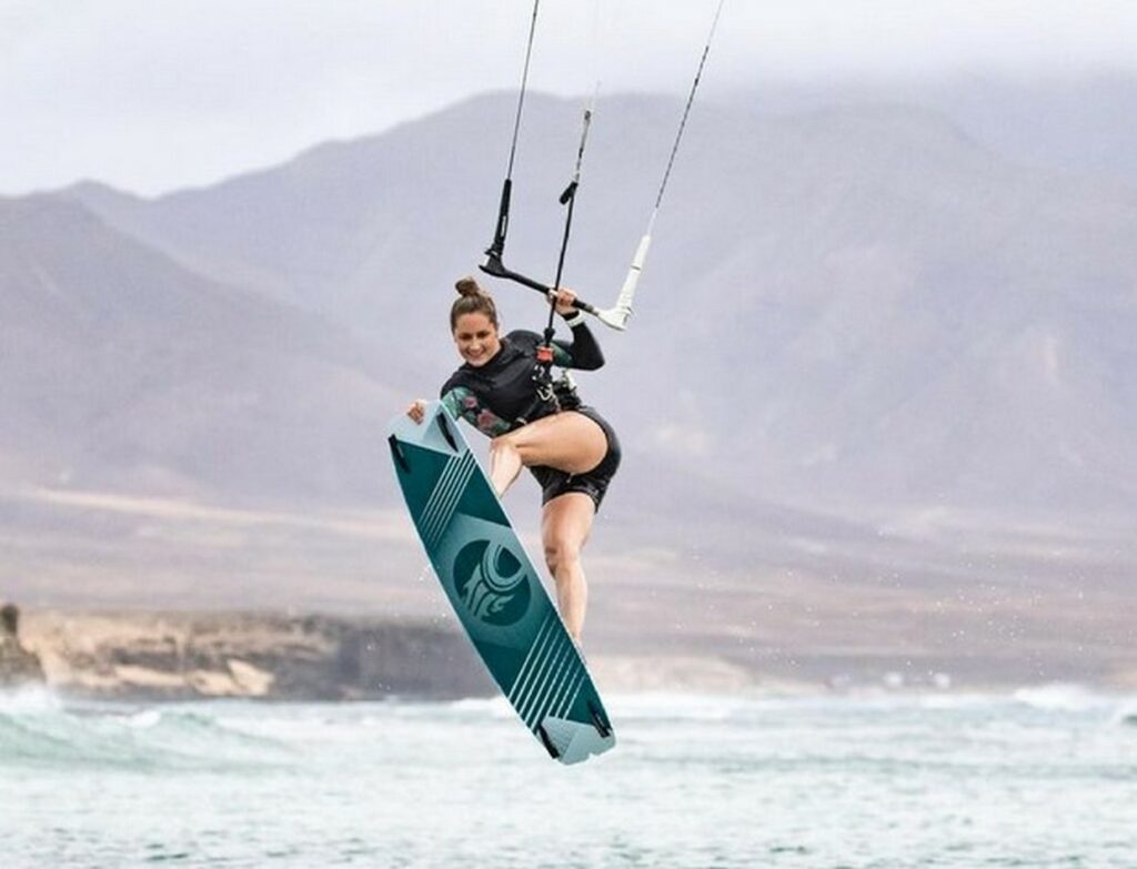 Annelous Lammerts une athlète engagée dans le développement du kitesurf.
